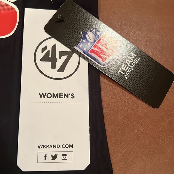 Kansas City Chiefs ‘47 V Neck Tee - Picture 4 of 6